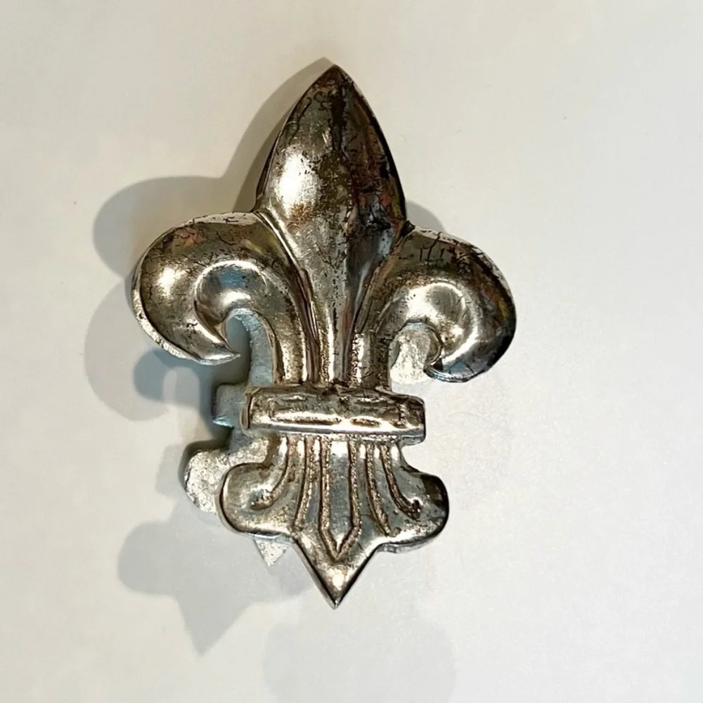 Fleur De Lis Clip - Silver Tone Metal - New Orleans / Mardi Gras Vibes!